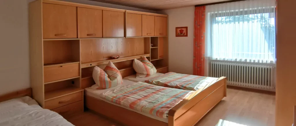 Schlafzimmer der Ferienwohnung bei Traitsching